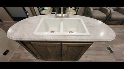 2018 FOREST RIVER VIBE 288RLS   - Photo 18 - Aurora, MO 65605