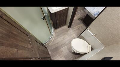 2018 FOREST RIVER VIBE 288RLS   - Photo 33 - Aurora, MO 65605