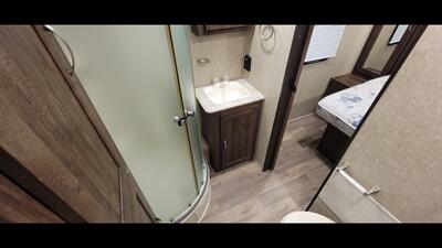 2018 FOREST RIVER VIBE 288RLS   - Photo 34 - Aurora, MO 65605