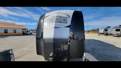 2018 FOREST RIVER VIBE 288RLS   - Photo 4 - Aurora, MO 65605