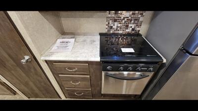 2018 FOREST RIVER VIBE 288RLS   - Photo 19 - Aurora, MO 65605