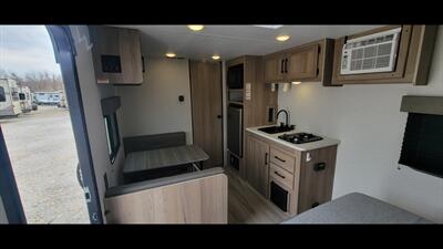 2025 KEYSTONE COLEMAN 17R   - Photo 12 - Aurora, MO 65605