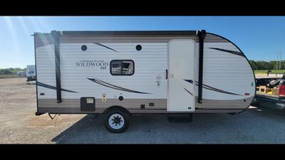 2017 FOREST RIVER WILDWOOD 196 BH  