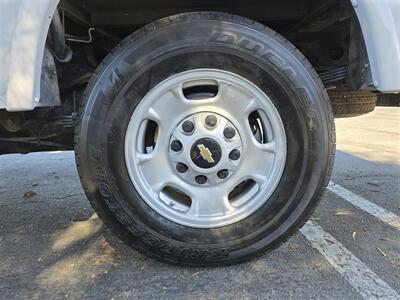 2017 Chevrolet Comm 2500 2500HD Utility 6.0L Gas, 8ft Royal bed! - Photo 16 - Santa Ana, CA 92703