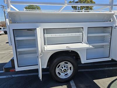 2017 Chevrolet Comm 2500 2500HD Utility 6.0L Gas, 8ft Royal bed! - Photo 4 - Santa Ana, CA 92703