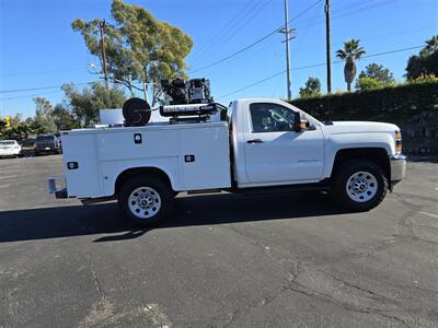 2018 Chevrolet Comm 2500 work truck,Utility,6.0L Gas,Air Compressor,  Power inverter,pull out bed tray! - Photo 4 - Santa Ana, CA 92703
