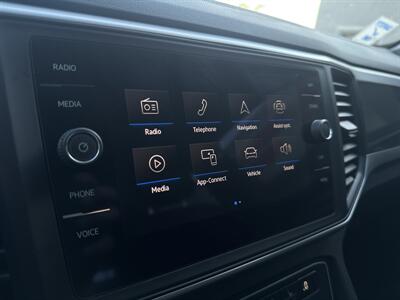 2021 Volkswagen Atlas Cross Sport V6 SE R-Line   - Photo 13 - Stanton, CA 90680