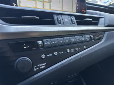 2019 Lexus ES   - Photo 14 - Stanton, CA 90680