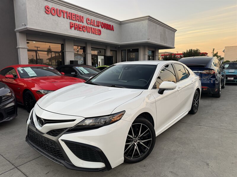 2023 Toyota Camry SE  