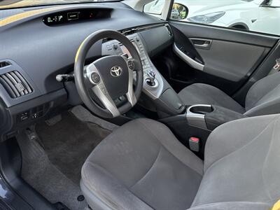 2014 Toyota Prius Three   - Photo 8 - Stanton, CA 90680