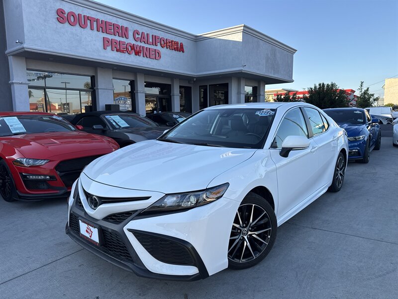 2023 Toyota Camry SE  