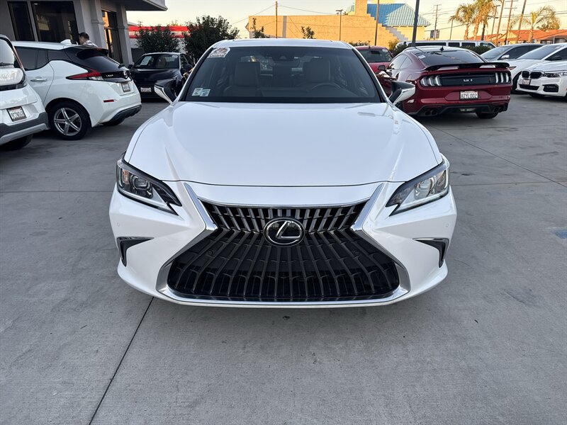 2023 Lexus ES 300h  
