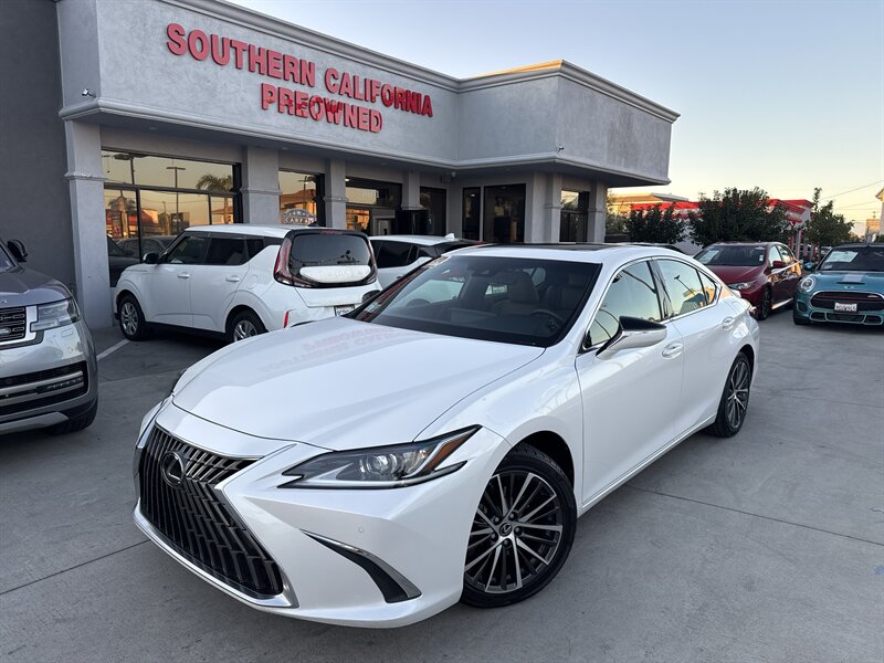 2023 Lexus ES 300h  