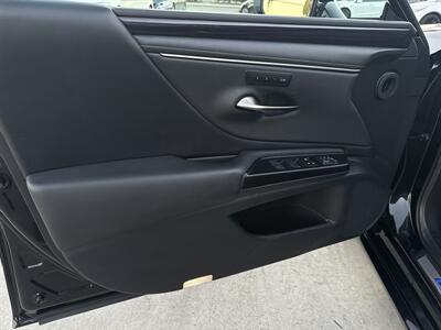 2020 Lexus ES 300h - Photo 7 - Stanton, CA 90680