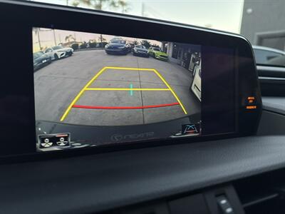 2020 Lexus ES 300h - Photo 17 - Stanton, CA 90680