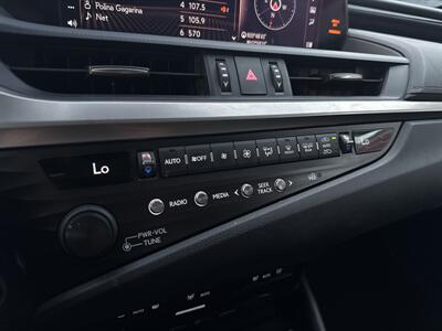 2020 Lexus ES 300h - Photo 14 - Stanton, CA 90680