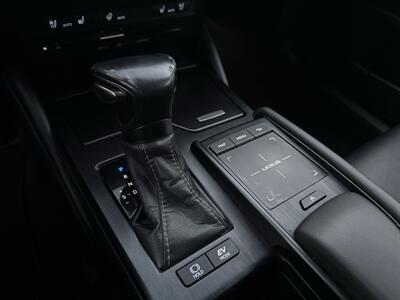 2020 Lexus ES 300h - Photo 16 - Stanton, CA 90680