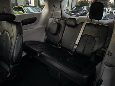 2023 Chrysler Pacifica Touring L   - Photo 11 - Stanton, CA 90680