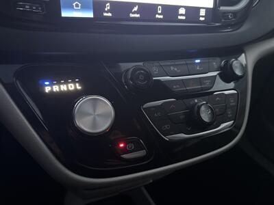 2023 Chrysler Pacifica Touring L   - Photo 15 - Stanton, CA 90680
