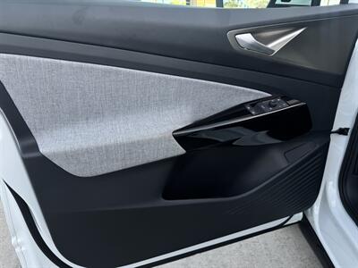 2023 Volkswagen ID.4 Pro   - Photo 8 - Stanton, CA 90680
