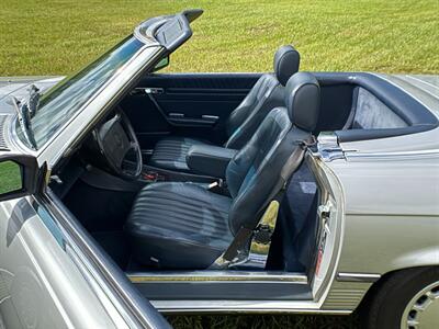 1988 Mercedes-Benz 560 SL   - Photo 15 - Boca Raton, FL 33432
