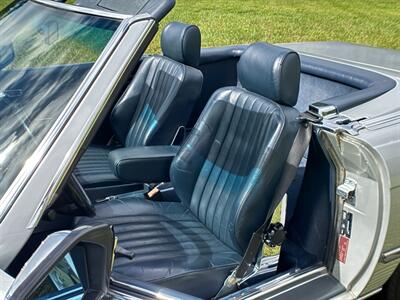 1988 Mercedes-Benz 560 SL   - Photo 22 - Boca Raton, FL 33432