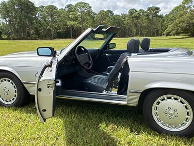 1988 Mercedes-Benz 560 SL   - Photo 14 - Boca Raton, FL 33432