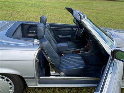 1988 Mercedes-Benz 560 SL   - Photo 26 - Boca Raton, FL 33432