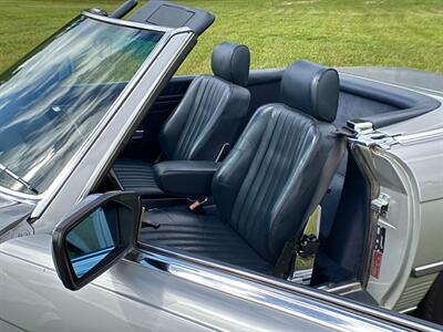 1988 Mercedes-Benz 560 SL   - Photo 21 - Boca Raton, FL 33432