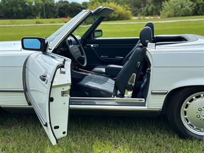 1988 Mercedes-Benz 560 SL   - Photo 15 - Boca Raton, FL 33432