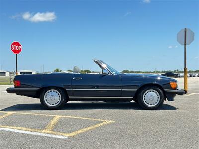 1988 Mercedes-Benz 560 SL   - Photo 2 - Boca Raton, FL 33432