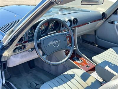 1988 Mercedes-Benz 560 SL   - Photo 18 - Boca Raton, FL 33432