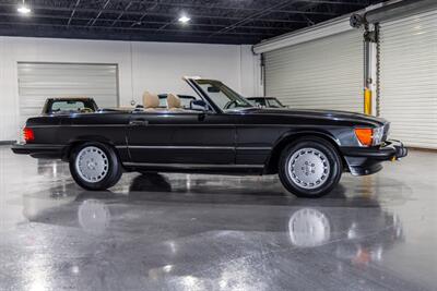 1989 Mercedes-Benz 560 SL   - Photo 2 - Boca Raton, FL 33432