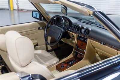 1989 Mercedes-Benz 560 SL   - Photo 25 - Boca Raton, FL 33432