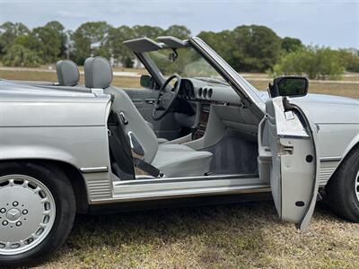 1987 Mercedes-Benz 560 SL   - Photo 21 - Boca Raton, FL 33432