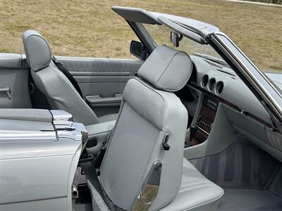 1987 Mercedes-Benz 560 SL   - Photo 28 - Boca Raton, FL 33432