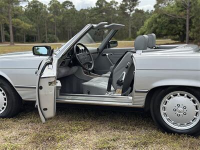1987 Mercedes-Benz 560 SL   - Photo 15 - Boca Raton, FL 33432