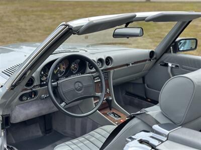 1987 Mercedes-Benz 560 SL   - Photo 18 - Boca Raton, FL 33432