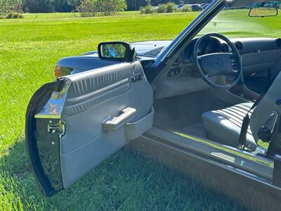 1987 Mercedes-Benz 560 SL   - Photo 18 - Boca Raton, FL 33432