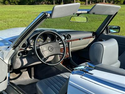 1987 Mercedes-Benz 560-Class 560 SL   - Photo 13 - Boca Raton, FL 33432