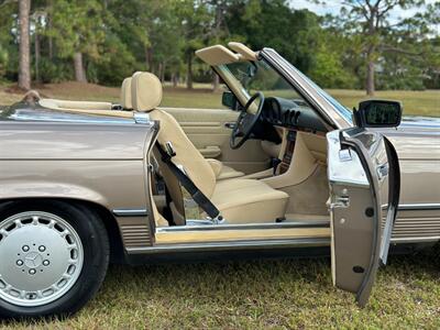 1988 Mercedes-Benz 560 SL   - Photo 21 - Boca Raton, FL 33432