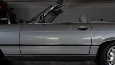 1988 Mercedes-Benz 560 SL   - Photo 27 - Boca Raton, FL 33432