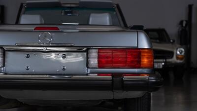 1988 Mercedes-Benz 560 SL   - Photo 36 - Boca Raton, FL 33432
