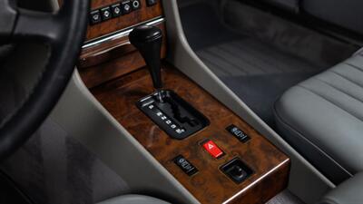 1988 Mercedes-Benz 560 SL   - Photo 48 - Boca Raton, FL 33432