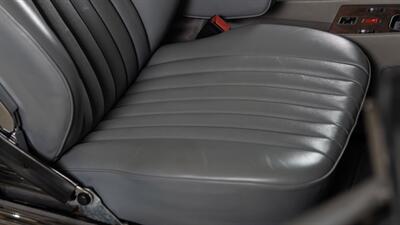 1988 Mercedes-Benz 560 SL   - Photo 56 - Boca Raton, FL 33432