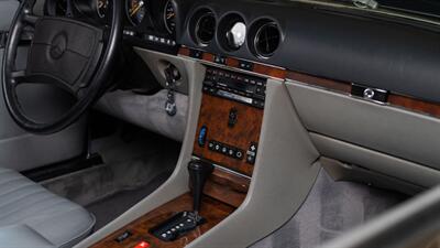 1988 Mercedes-Benz 560 SL   - Photo 51 - Boca Raton, FL 33432