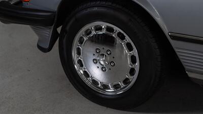 1988 Mercedes-Benz 560 SL   - Photo 30 - Boca Raton, FL 33432