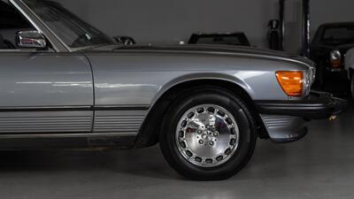 1988 Mercedes-Benz 560 SL   - Photo 15 - Boca Raton, FL 33432
