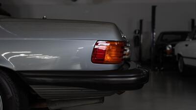 1988 Mercedes-Benz 560 SL   - Photo 32 - Boca Raton, FL 33432