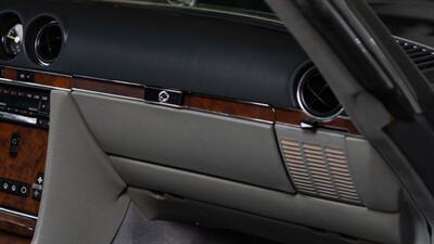 1988 Mercedes-Benz 560 SL   - Photo 54 - Boca Raton, FL 33432
